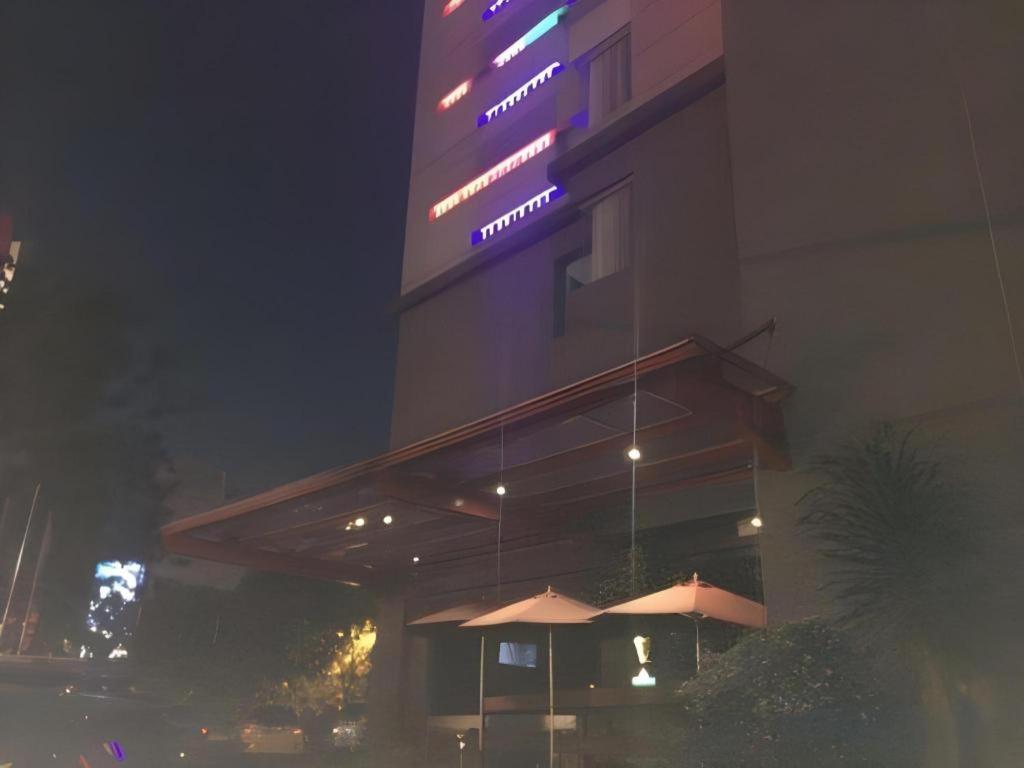 G Suites Hotel By Amithya Surabaya Exterior photo