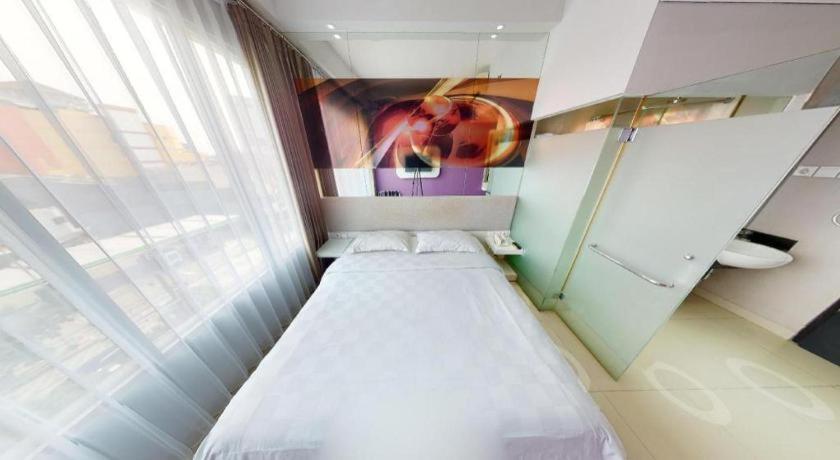 G Suites Hotel By Amithya Surabaya Exterior photo